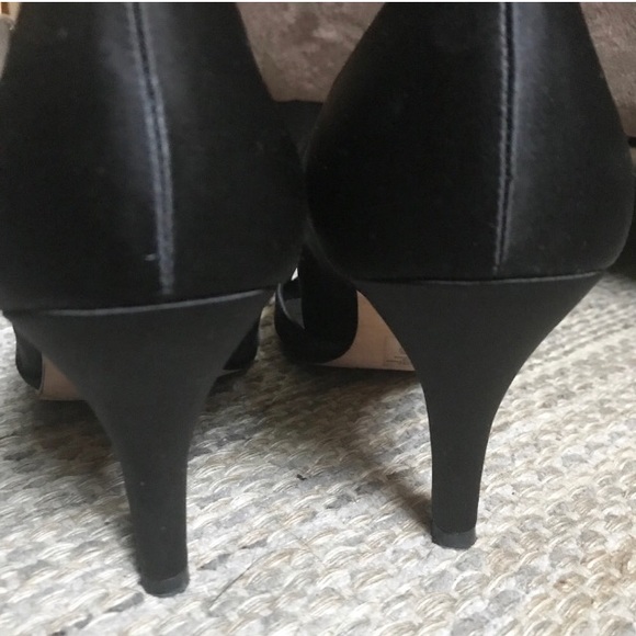 Kenneth Cole Reaction black satin heels - Picture 5 of 6